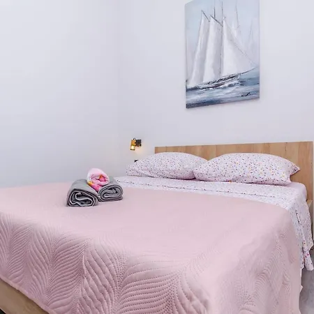Vanessa Trogir